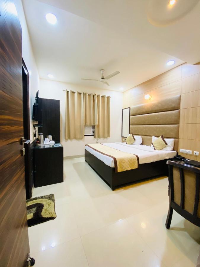 Hotel Pradeep Palace Gorakhpur Exterior foto