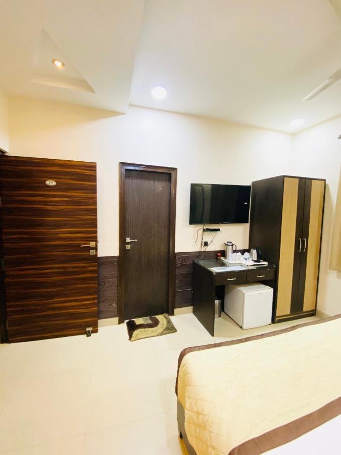 Hotel Pradeep Palace Gorakhpur Exterior foto