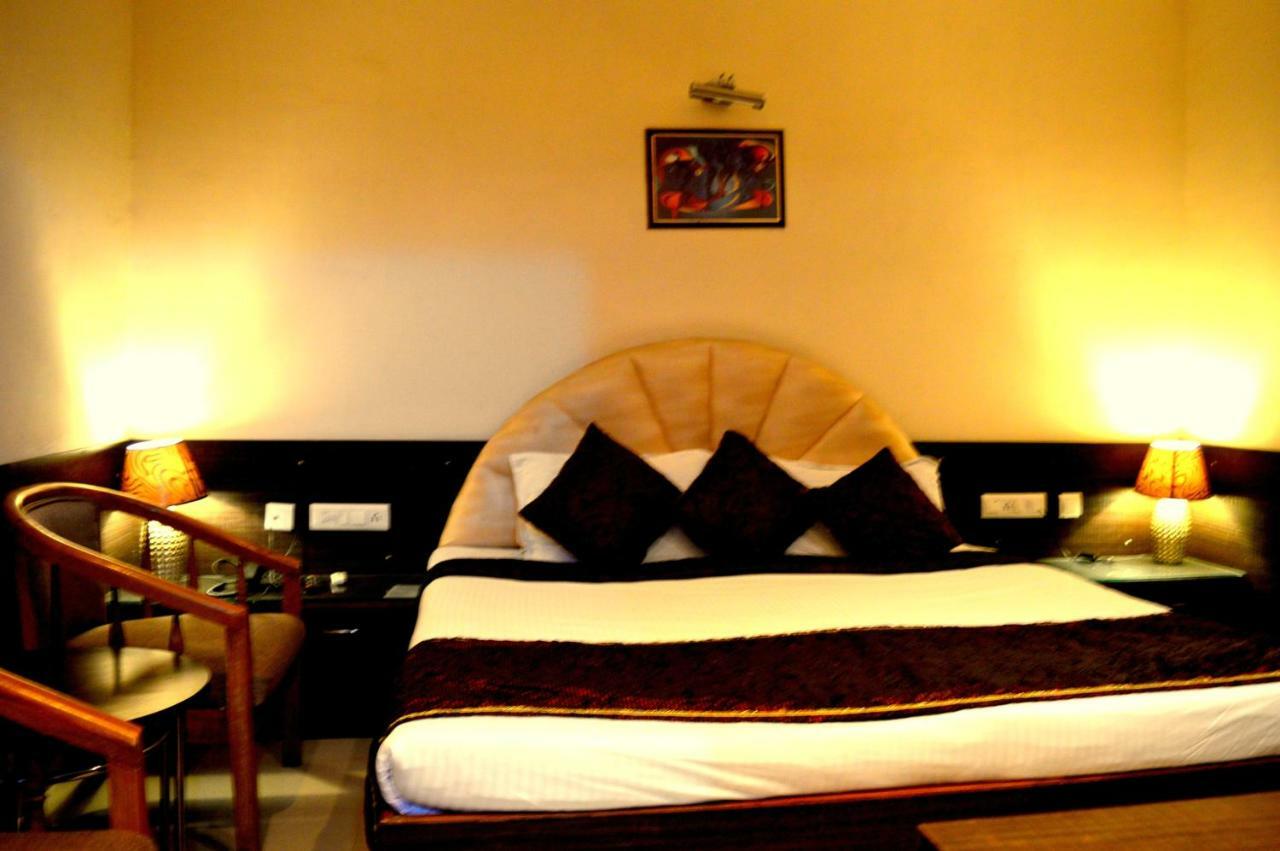 Hotel Pradeep Palace Gorakhpur Zimmer foto