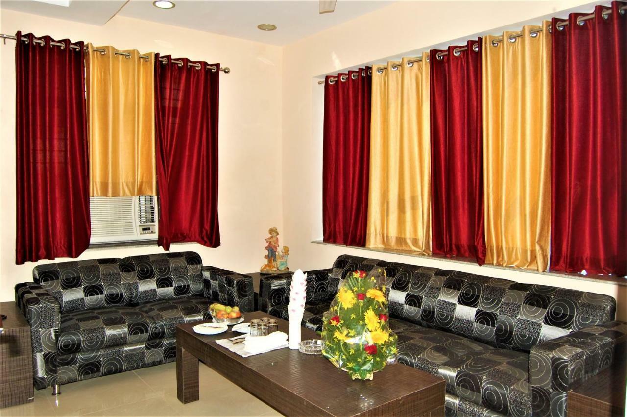 Hotel Pradeep Palace Gorakhpur Exterior foto
